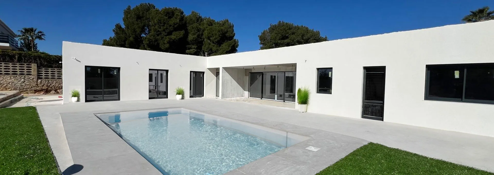 Vivienda con piscina — Ápice