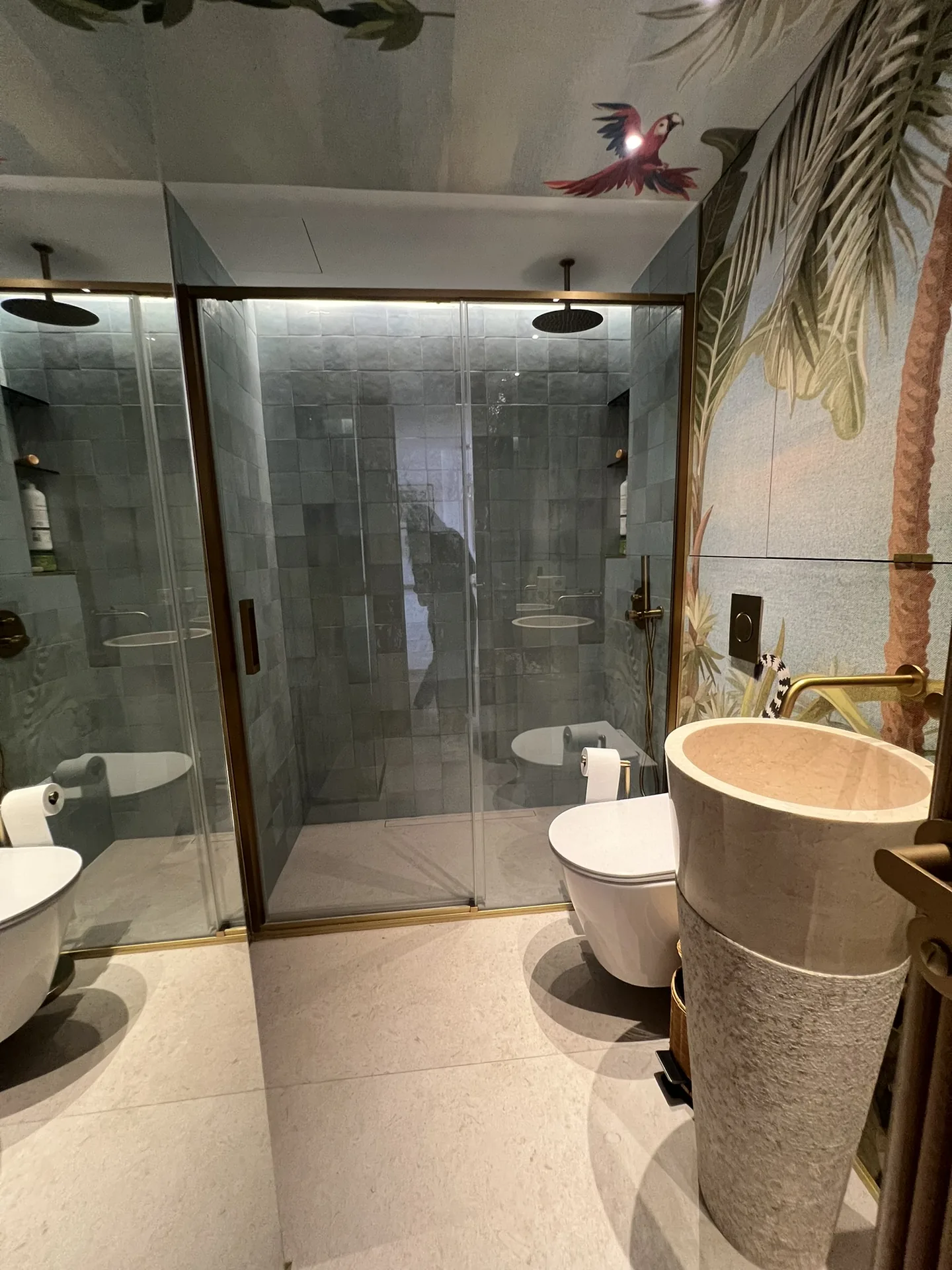 Detalle de baño en Valencia — Ápice