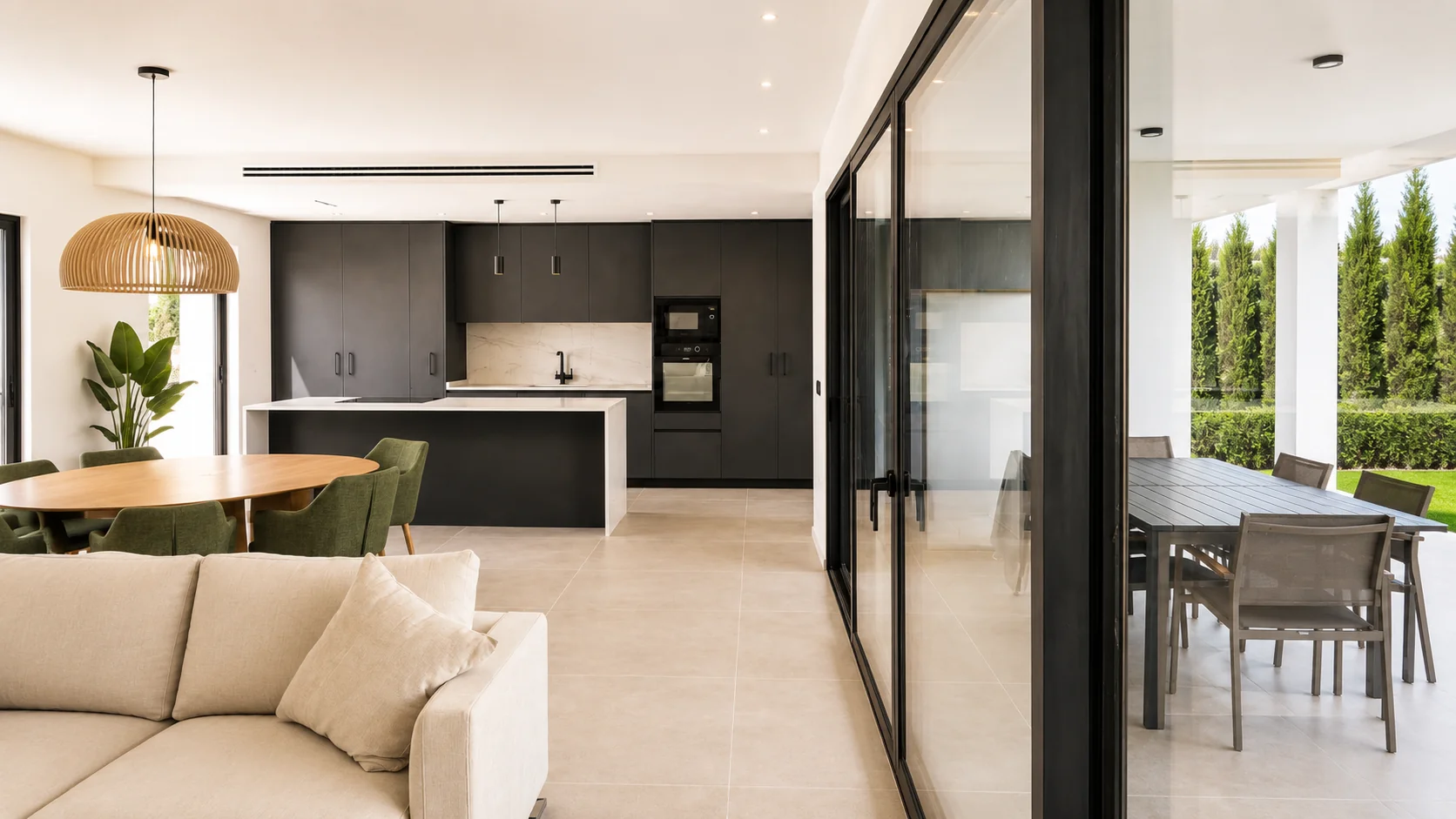 Vivienda con piscina — Ápice